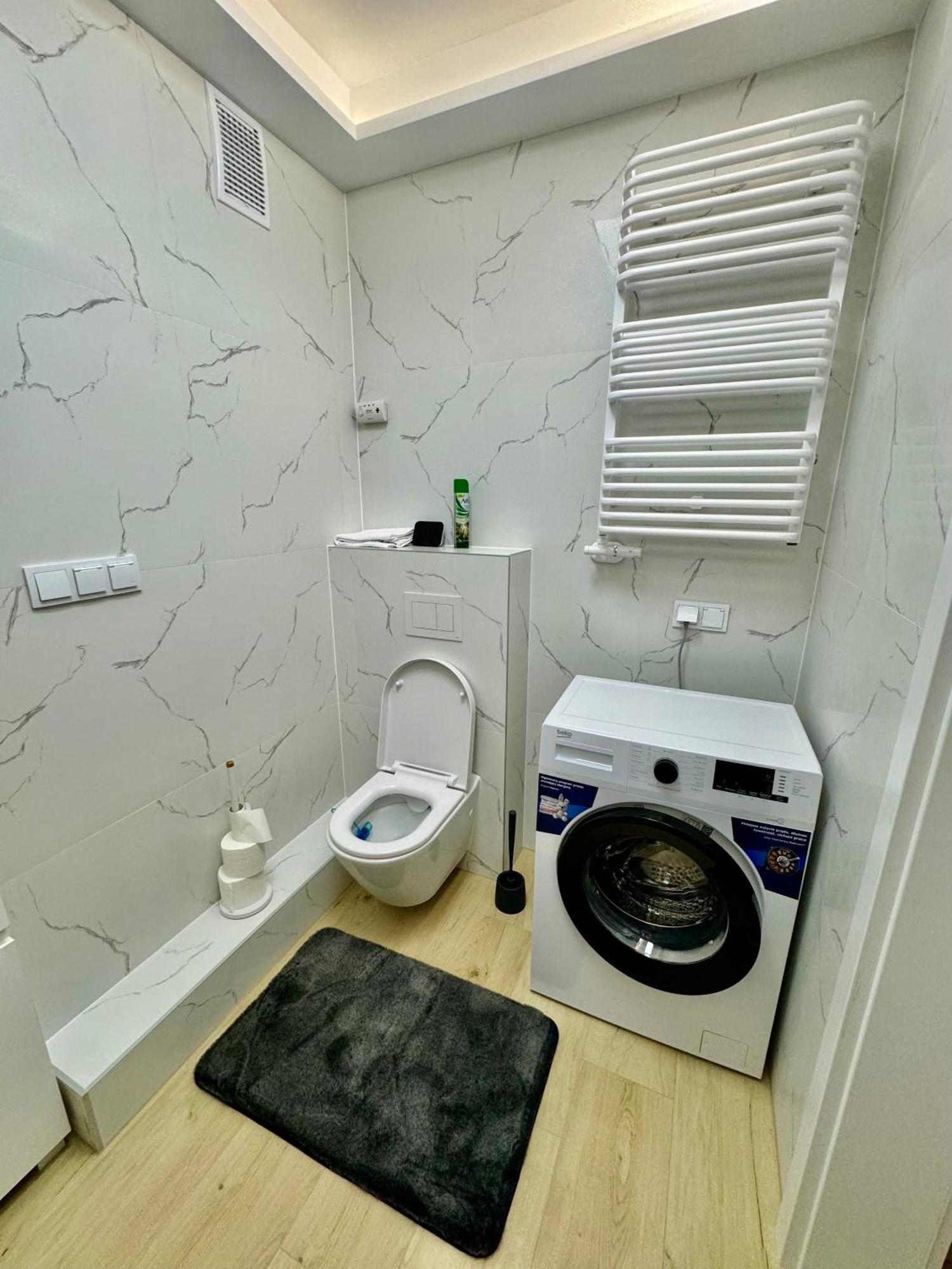 Blue Zone With Free Parking, Balcony And Garden * Krakau